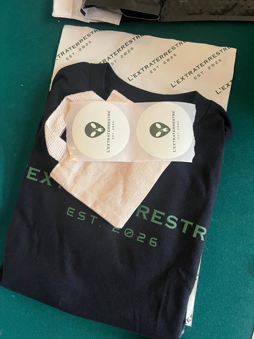L’extraterrestre Logo Tee
