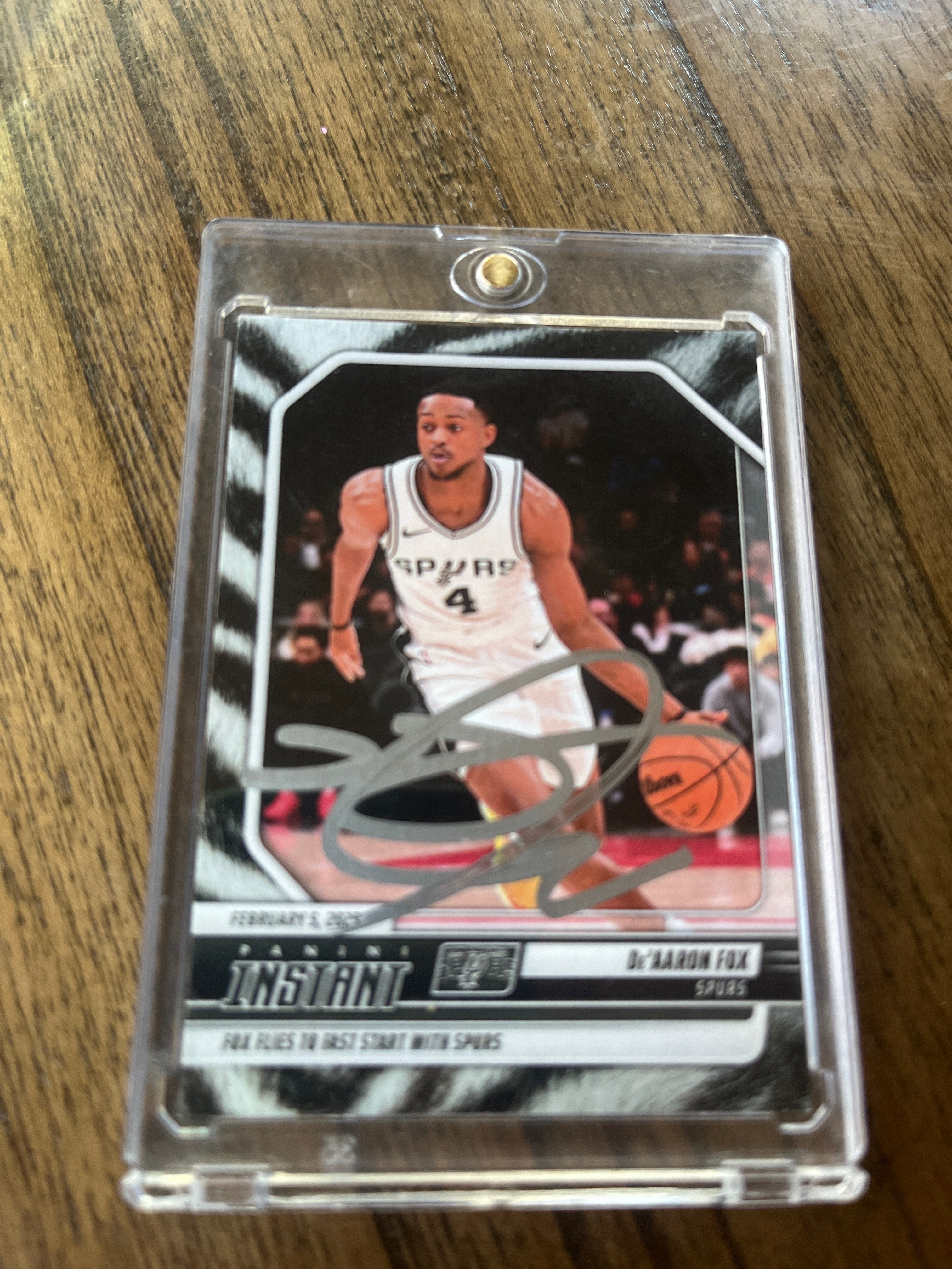 2025 Panini Instant NBA 323 DE’AARON FOX SPURS DEBUT White Tiger SSP 4/5 JERSEY MATCH ON CARD IN PERSON AUTO “VERY RARE” SILVER INK